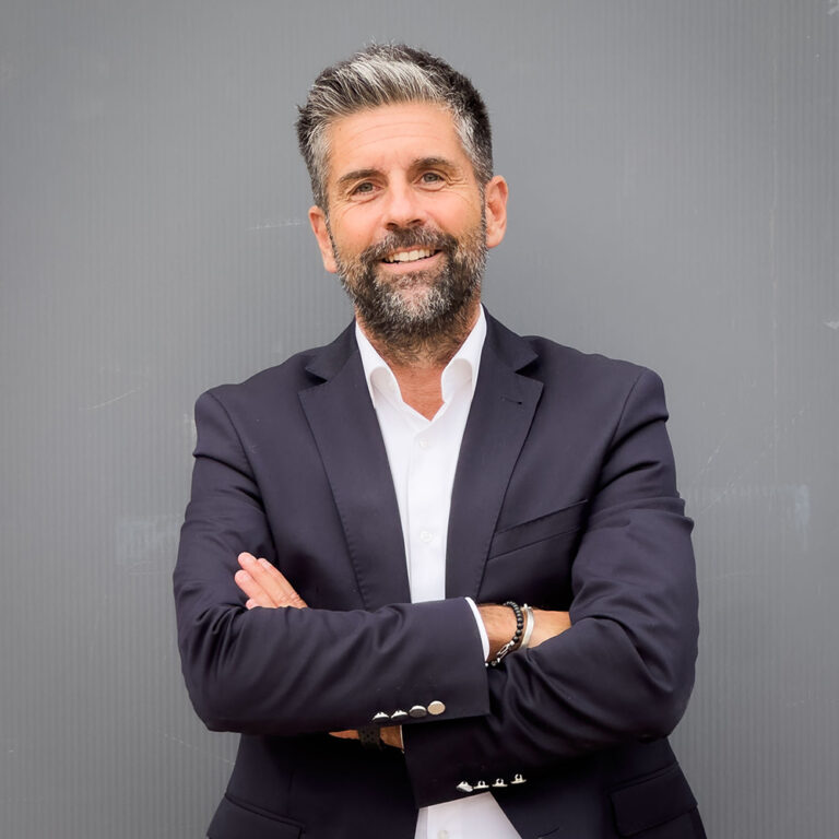 expert en investissement immobilier souriant Christophe Cuberot